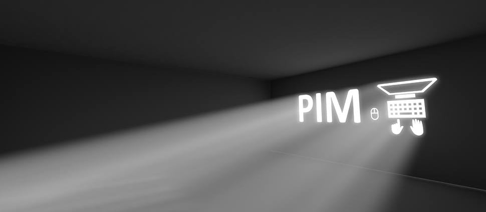 świecący w ciemności napis PIM
